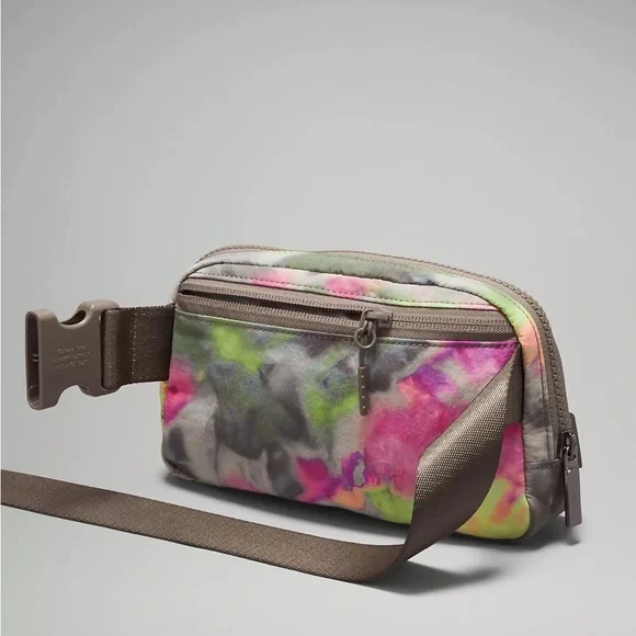 Lululemon Everywhere Belt Bag 1L- Hyper Dye Multi/Rover - Picture 9 of 10